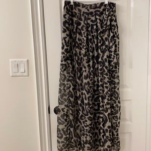 Printed long flown skirt with slits